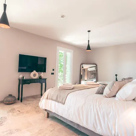 Les De L'etang Hotel 4*